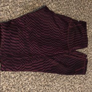 Lululemon maroon/black leggings
